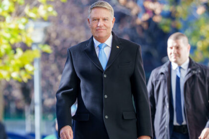 klaus iohannis impreuna cu sotia la slujba de florii la sibiu mesajul transmis de fostul presedinte 69c91ff48fbc3