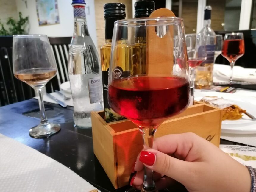 local din venus amendat de garda de mediu din cauza numarului de locuri reactia firmei mesele sunt ale angajatilor 69adf4faae1a7