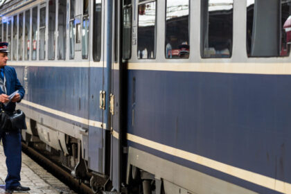 locomotiva unui tren cu 23 de calatori a deraiat in timis traficul feroviar este blocat 69b9cc829886e