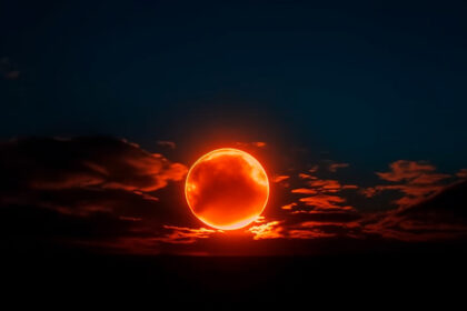 luna sangerie la noapte pe cer unde va putea fi observata cand are loc urmatoarea eclipsa vizibila la noi in tara 69a6f37a81b5c