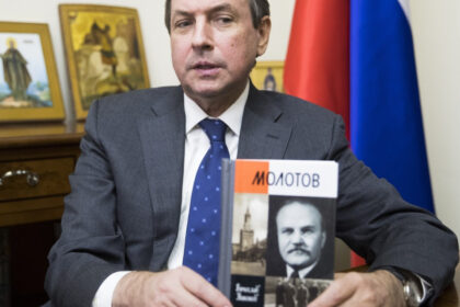 mai multi parlamentari rusi vor face o vizita in sua seful delegatiei e nepotul lui molotov ministrul de externe al lui stalin 69c520f12295a