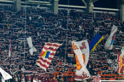 meciul rapid universitatea craiova oprit din cauza gazelor lacrimogene jandarmii au declansat accidental un pulverizator 69ae0097c13af