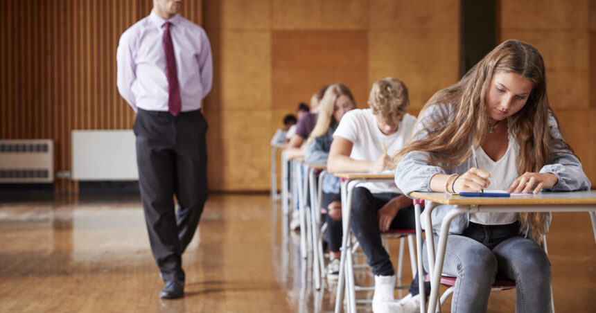 ministrul educatiei anunta ca peste 8 700 de profesori evaluatori s au inscris pentru simularea evaluarii nationale 69b1d8f8bb8c6