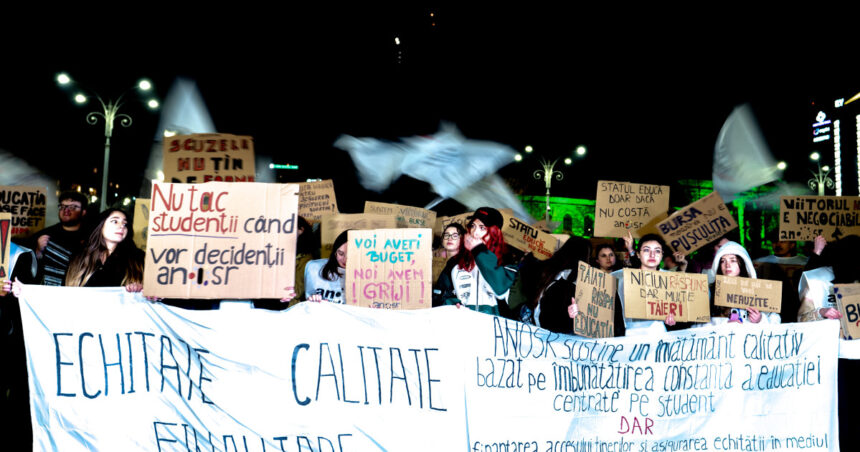 ministrul educatiei in mijlocul studentilor protestatari imi doresc un buget mai mare pentru studenti si o schimbare de mentalitate 69b5d48316829