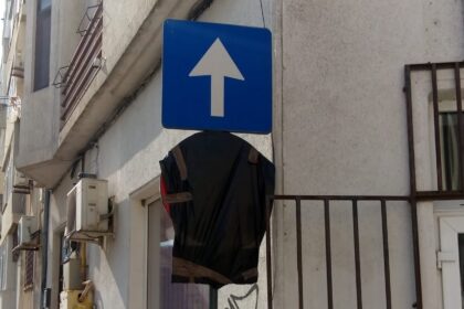 misterul semnelor rutiere fantoma din zona peninsulara ipj sustine ca nu au legatura cu vechiul regulament ci cu un proiect de sistematizare a traficului 69b7e1fe00b37