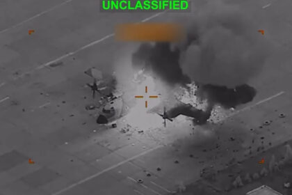 momentul in care rachetele americane surprind la sol mai multe avioane ale iranului si le distrug 69b5c2eaf2bcd