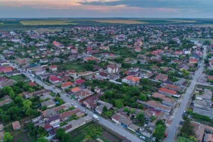 o casa din cumpana si terenul aferent scoase la licitatie intr un dosar de executare silita proprietarul datornic la banca nu si a mai putut achita datoria 69c0bdb1f130e