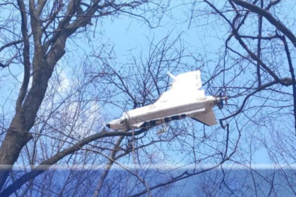 o drona a fost gasita de un localnic intr un copac din judetul iasi au venit de la armata de la pompieri 69c5603a49106