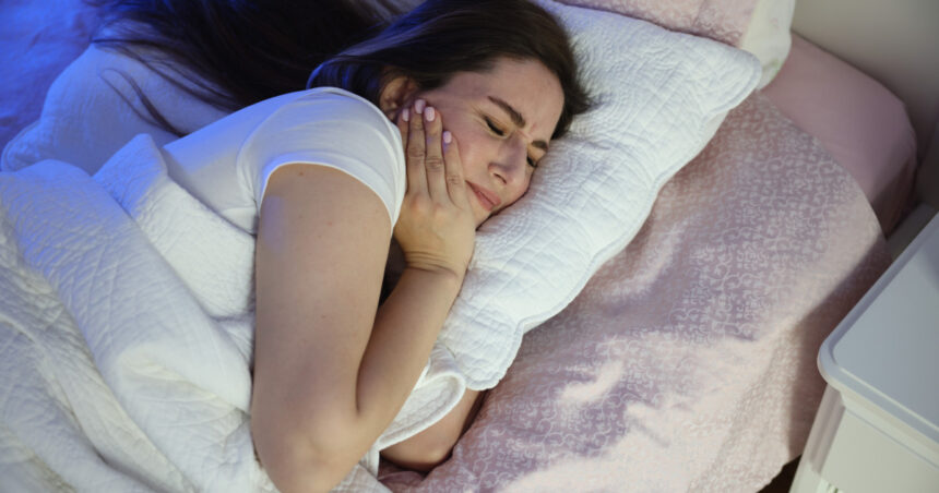 obiceiul din timpul somnului care poate distruge dantura medicii avertizeaza provoaca dureri de cap si zgomote la nivelul urechii 69a3e5355caed