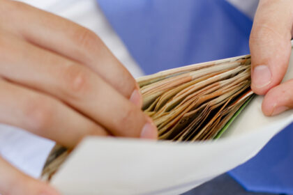 ocde avertizeaza ca munca la negru ramane extinsa in romania ce efecte au salariile in plic asupra economiei 69b915bb3faea