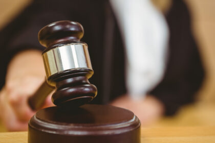patru persoane sunt cercetate sub control judiciar pentru vanzarea online de parfumuri contrafacute de peste 400 000 de euro 69a7f5bf37e79