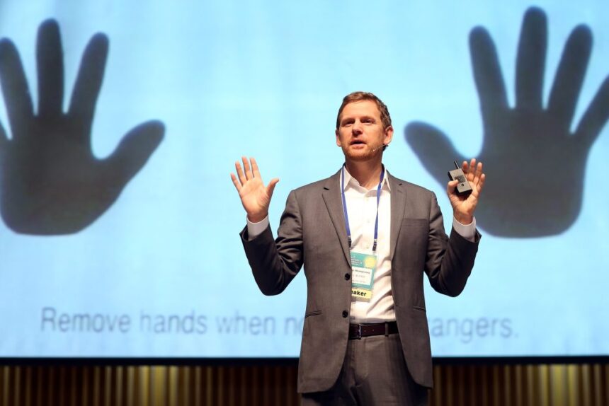 pentru prima data in romania charles montgomery unul dintre cei mai influenti urbanisti din lume vine la tilia summitul oraselor din romania 69ca84efa46b8