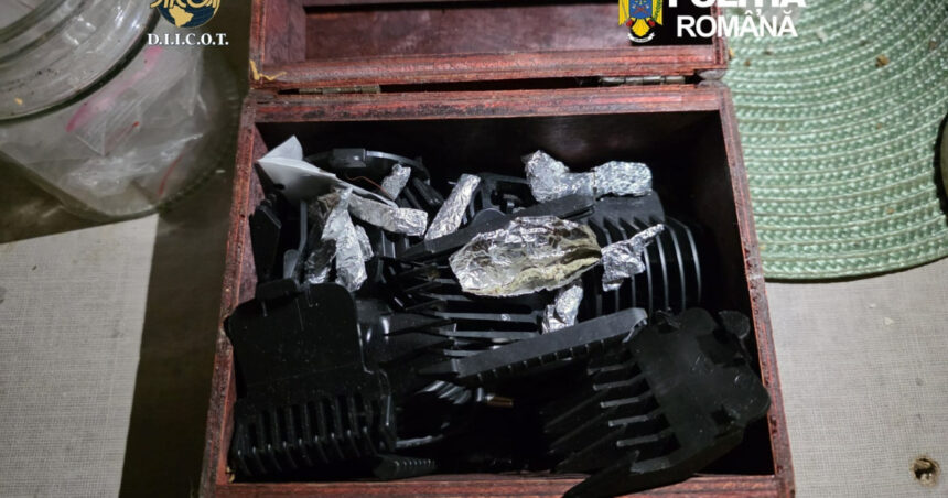 perchezitii la presupusi traficanti de droguri de mare risc foloseau doua fete de 13 si 15 ani pentru distributie 69cbb8749b0cb