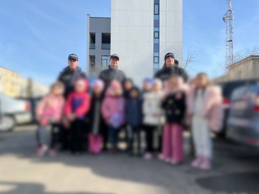 politistii sectiei 2 alaturi de elevii clasei pregatitoare a scolii numarul 36 dimitrie stiubei iata ce au invatat cei mici 69a57b624f062