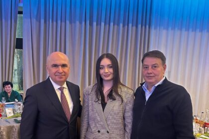 premierul ilie bolojan prezent la constanta la intalnirea organizata de liberali cu prilejul zilei de 8 martie 69ac593086071