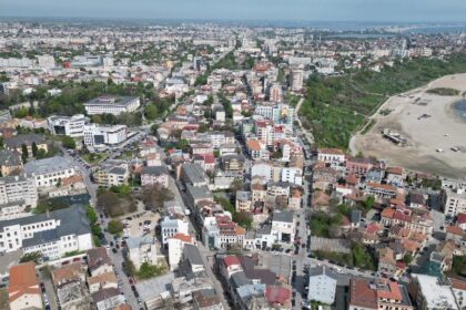 proprietarul unui teren de pe strada mihai eminescu de langa plaja modern revendicat de apele romane cere sprijinul statului sa plateasca taxa de timbru pentru pastrarea imobilului cat are de achi 69b8d4b018342
