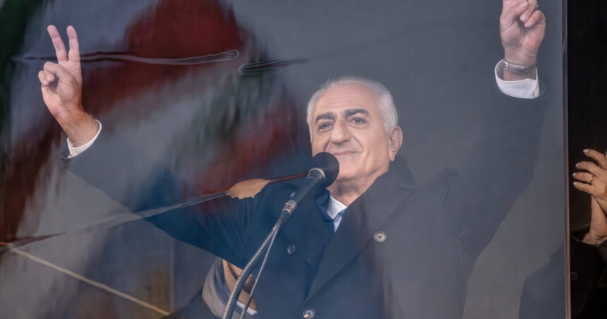 reza pahlavi pregateste un sistem de tranzitie pentru iran si spune ca e pregatit sa conduca imediat ce republica islamica va cadea 69b56e95d9592