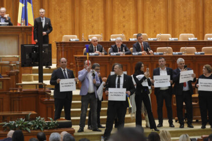sanctiunea primita de trei parlamentari pentru scandalul facut la dezbaterea din plen privind cererea sua 69b9321774c56