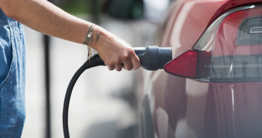 scumpirea petrolului si gazelor impinge europa spre energie verde creste cererea de panouri solare si masini electrice 69cb98cc6ee0e