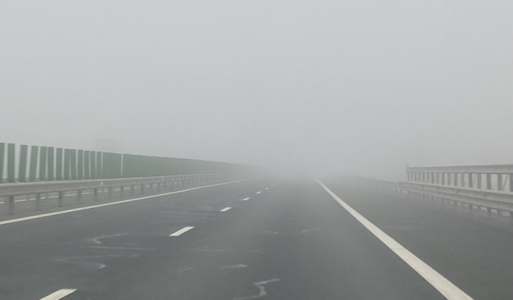 se circula in conditii de ceata pe autostrazile a2 si a4 69a68a4ee413f