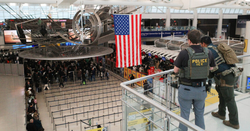 senatul sua aproba bani pentru departamentul pentru securitate interna ca sa rezolve criza din aeroporturi dar agentia ice e exclusa 69c6d86302a3f