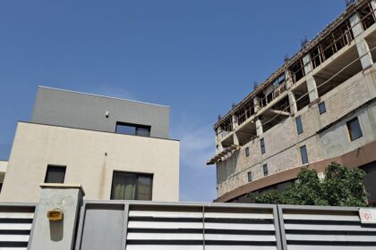 si a construit o terasa in curte fara autorizatie de la primarie iar acum este obligat prin instanta sa o demoleze 69c4737777566