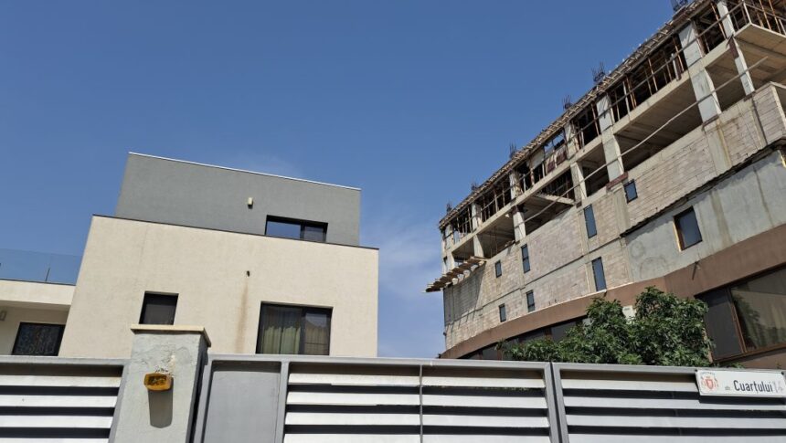 si a construit o terasa in curte fara autorizatie de la primarie iar acum este obligat prin instanta sa o demoleze 69c4737777566