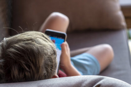 studiu copiii care petrec peste trei ore pe zi pe retelele sociale sunt mai predispusi la anxietate si depresie in adolescenta 69c962d01ae8b