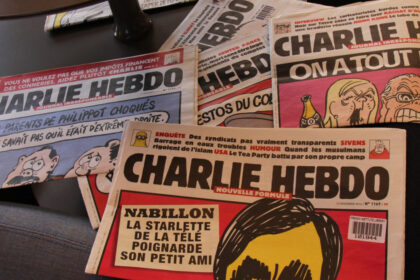toaleta cu turban cum a ironizat charlie hebdo moartea ayatollahului ali khamenei 69a893ed22f9a