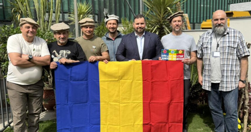 un grup de romani care a mers sa gaseasca leopardul zapezilor in pakistan a fost evacuat de mae de urgenta din cauza razboiului 69afece71882a