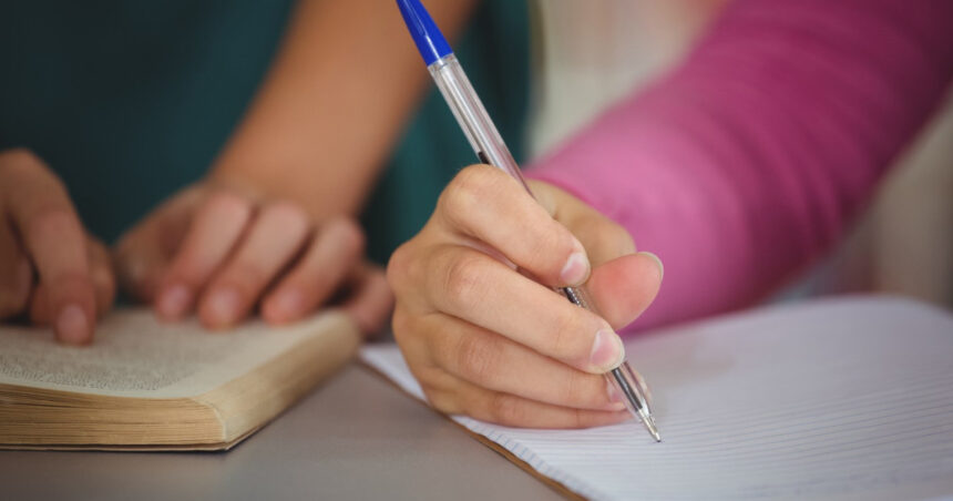 un profesor de la o scoala din bucuresti anchetat pentru comportament agresiv fata de elevi cu nevoi speciale 69a96e1262132