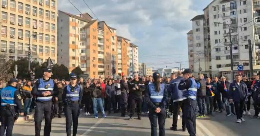 video a doua zi de proteste in gorj sute de mineri in strada dupa concedierile anuntate trafic blocat la targu jiu 69b96da397b85
