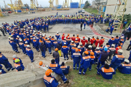 video angajatii santierului naval mangalia protesteaza din nou oamenii solicita aprobarea planului de reorganizare 69c28bfb29a8e