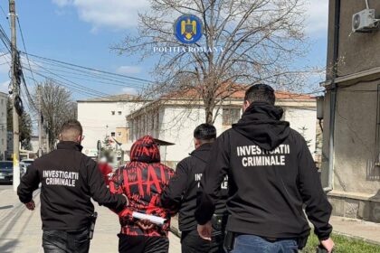 video barbat din cernavoda acuzat ca si a trimis concubina fortat la prostitutie mascatii de la sas i au batut la usa la prima ora a diminetii 69b96f874da1f