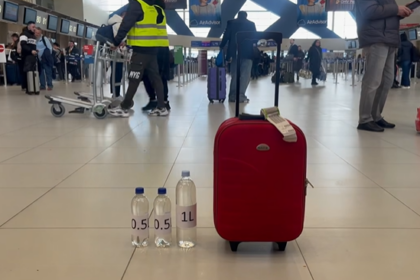 video de azi intra in vigoare noi reguli pe aeroporturile din bucuresti pot fi duse in bagajul de mana lichide aerosoli si gel 69b13921407fe