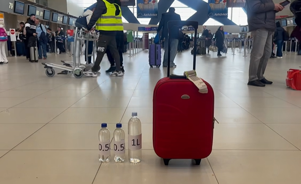 video de azi intra in vigoare noi reguli pe aeroporturile din bucuresti pot fi duse in bagajul de mana lichide aerosoli si gel 69b13921407fe