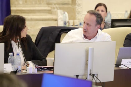 video derapaj in parlament caciu a batut cu pumnul in masa si a strigat la presedinta comisiei de buget vreau raspuns 69b969d5364bc