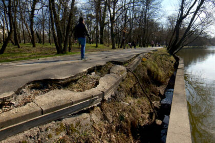 video dezastru in cel mai mare parc din bucuresti herastrau un simbol si monument istoric este o ruina uitata de autoritati 69b2693be0dec