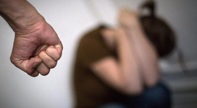 video femeie tocata in bataie de concubin cu pumnii si picioarele agresorul dupa gratii pentru 30 de zile 69bbfd70041af