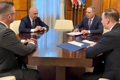 video ilie bolojan discutii cu alexandru nazare si bogdan ivan pentru reducerea preturilor la carburanti refuz sa vand solutii populiste 69bd7748bef74