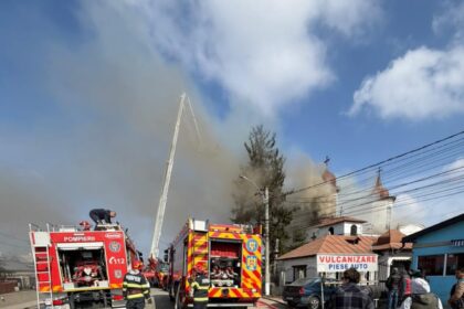 video incendiu puternic la o biserica monument istoric 69b6781924713