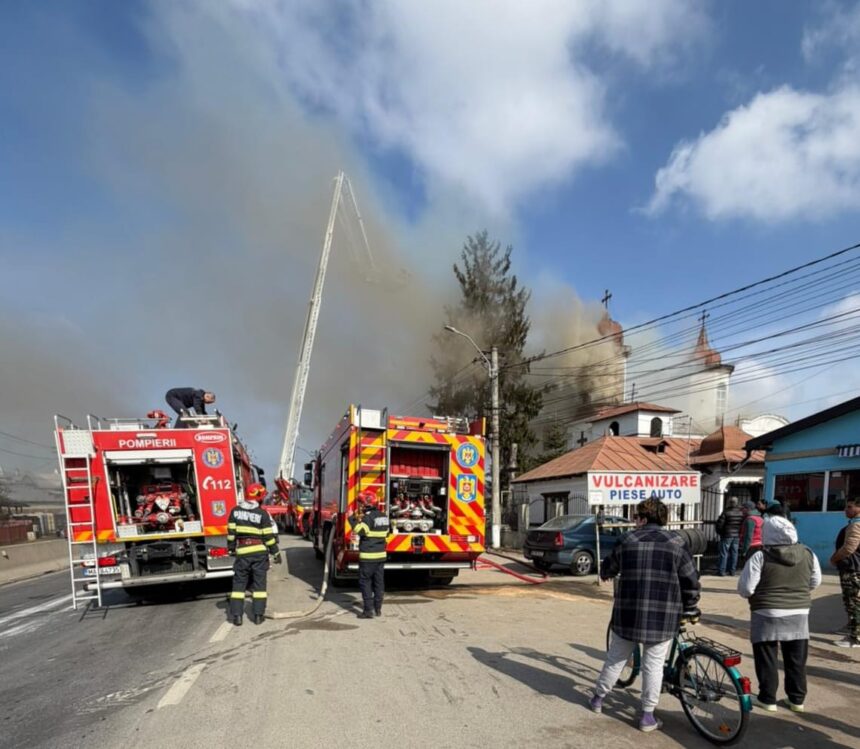 video incendiu puternic la o biserica monument istoric 69b6781924713