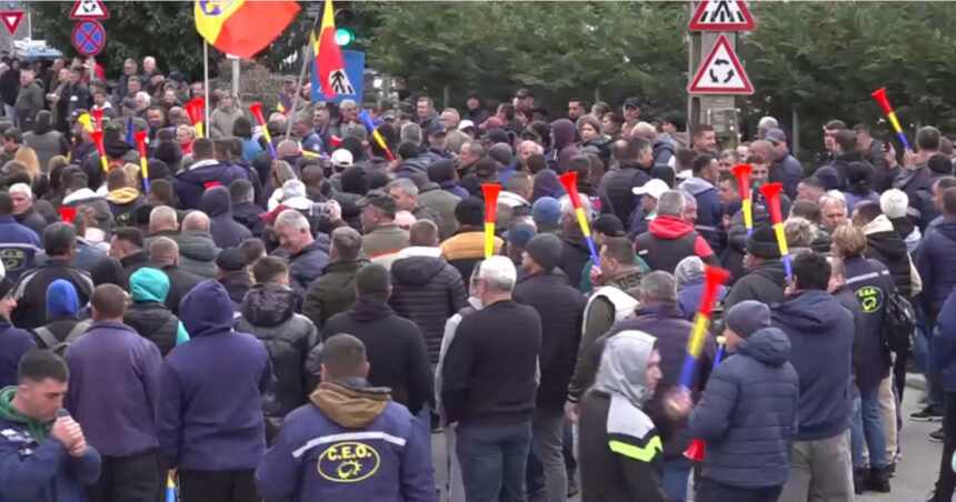 video minerii din gorj continua protestele fata de disponibilizarile anuntate la ce oltenia si ameninta ca vor merge in fata guvernului 69bd703bb30d2