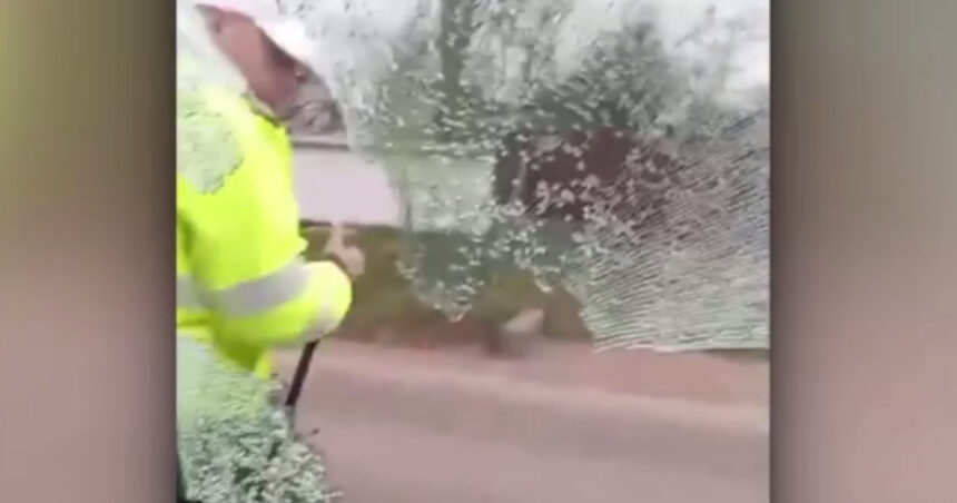 video momentul in care un politist sparge geamul masinii pentru a retine un sofer in botosani 69ca9822a74ac