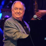 video neil sedaka a murit cantaretul si compozitorul american faimos pentru cantecul breaking up is hard to do avea 86 de ani 69a59ce5cb41a
