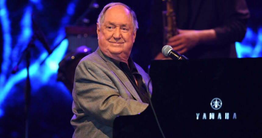 video neil sedaka a murit cantaretul si compozitorul american faimos pentru cantecul breaking up is hard to do avea 86 de ani 69a59ce5cb41a