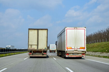 video noua migranti egipteni dintre care opt copii gasiti ascunsi intr un camion pe autostrada 69bfd06637d91