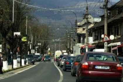 video pericol pe dn1 un zid din apropierea primariei comarnic sta sa se prabuseasca pe sosea ce spun autoritatile 69ae8d3ac88b1