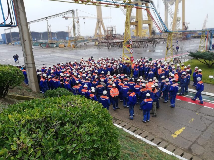 video protest la santierul naval mangalia muncitorii nu si au primit salariile de 3 luni 69bbd69dc9415