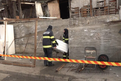 video scandal la slatina dupa alunecarea de teren care a afectat mai multe locuinte o casa s a prabusit localnicii acuza primaria 69a85bc13a937